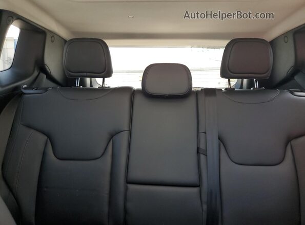 ZACNJBC17LPL40101 2020 JEEP RENEGADE Red Widok tylnych siedzeń
