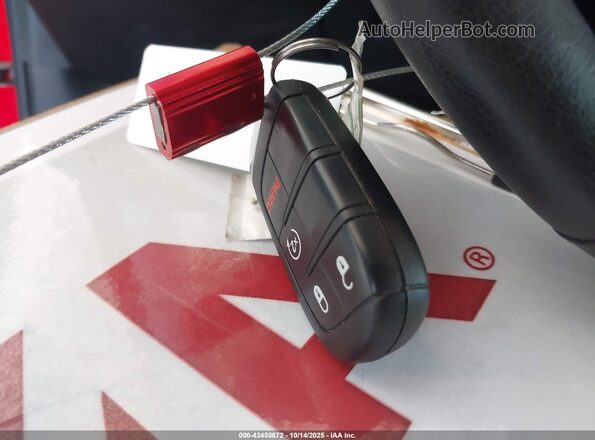 ZACNJBD15LPM02755 2020 JEEP RENEGADE Красный Вид панели приборов