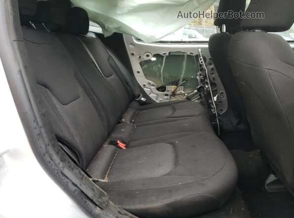 ZACNJDAB0MPN15488 2021 JEEP RENEGADE Silver Vista interior trasera