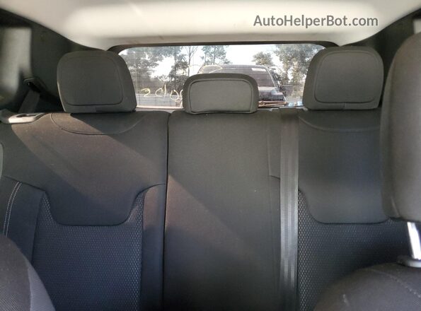 ZACNJDB18PPP32698 2023 JEEP RENEGADE White Widok tylnych siedzeń