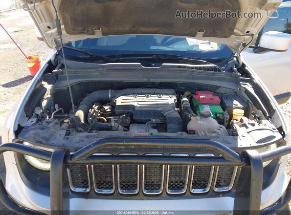 ZACNJDB19MPM41154 2021 JEEP RENEGADE Серебряный Вид сзади