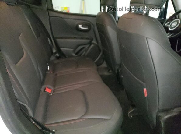 ZACNJDC10PPP58498 2023 JEEP RENEGADE White უკანა სალონის ხედი