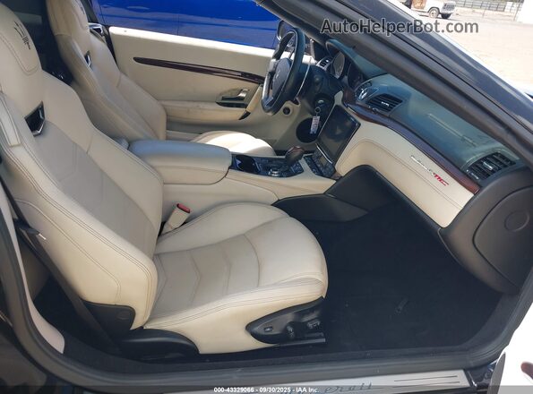 ZAM45VMAXJ0307563 2018 MASERATI GRANTURISM Black Front interior view