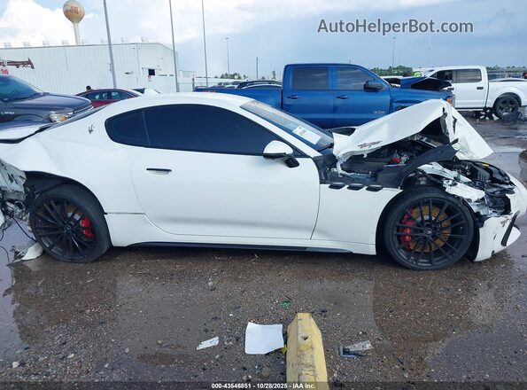 ZAMBMVDB3RX444866 2024 MASERATI GRANTURISM White Vista interior trasera