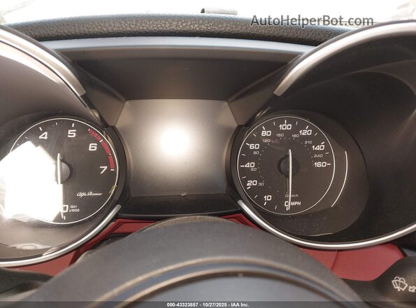 ZARFAMAN3L7633974 2020 ALFA ROMEO GIULIA Silver Widok tylnych siedzeń