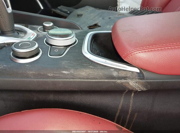 ZARFAMAN3L7633974 2020 ALFA ROMEO GIULIA Silver Widok deski rozdzielczej