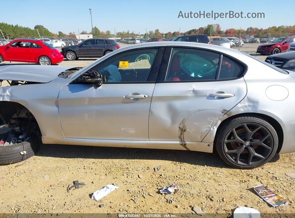 ZARFAMAN3L7633974 2020 ALFA ROMEO GIULIA Silver Widok wnętrza 360 stopni