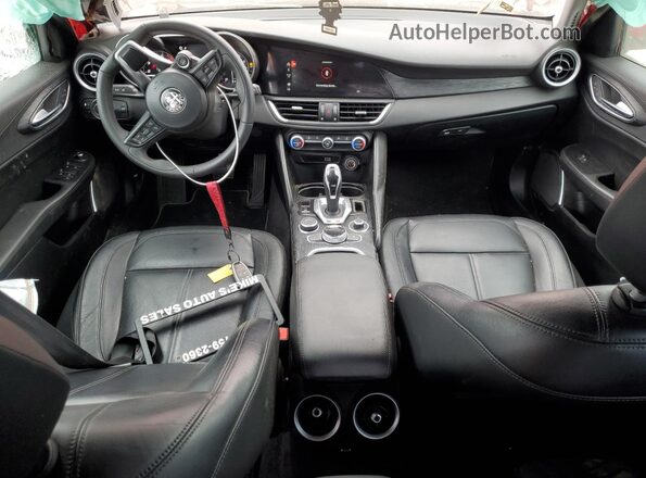 ZARFAMAN9M7648254 2021 ALFA ROMEO GIULIA Red Vista del salpicadero