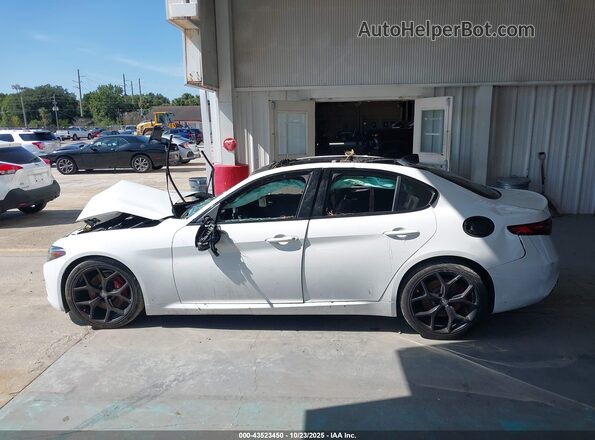 ZARFAMANXL7631929 2020 ALFA ROMEO GIULIA White Widok wnętrza z tyłu