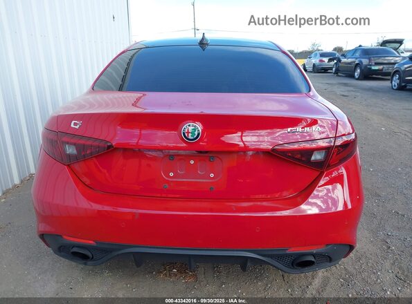 ZARFAMBN0N7663855 2022 ALFA ROMEO GIULIA Red 