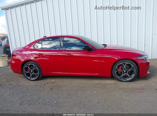 ZARFAMBN0N7663855 2022 ALFA ROMEO GIULIA Red 
