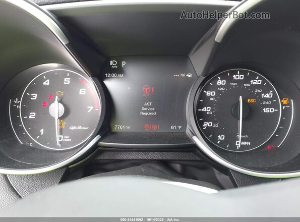 ZARFAMBN9P7669561 2023 ALFA ROMEO GIULIA Red Вид задніх сидінь