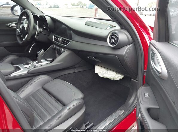 ZARFAMBN9P7669561 2023 ALFA ROMEO GIULIA Red Вид салону спереду