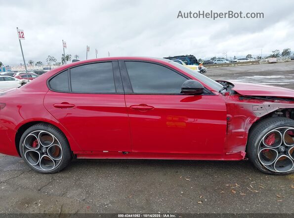 ZARFAMBN9P7669561 2023 ALFA ROMEO GIULIA Red Панорамний вид салону 360°