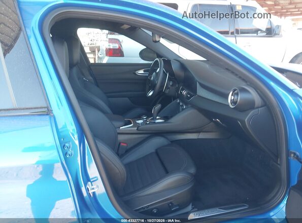 ZARFAMEV1R7687146 2024 ALFA ROMEO GIULIA Blue 