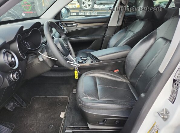 ZASFAKBN7J7B78287 2018 ALFA ROMEO STELVIO White Սալոնի դիմացի տեսք