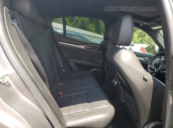 ZASFAKNN3J7B70831 2018 ALFA ROMEO STELVIO Серебряный 