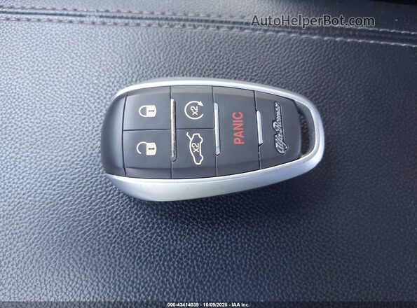 ZASFAKPN0J7C20890 2018 ALFA ROMEO STELVIO Красный Вид панели приборов