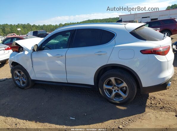 ZASPAJAN0M7D00380 2021 ALFA ROMEO STELVIO White სალონის 360-გრადუსიანი ხედი
