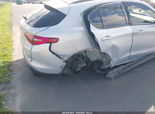 ZASPAJAN4N7D37577 2022 ALFA ROMEO STELVIO Silver Widok z przodu