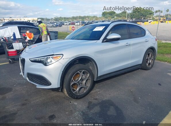 ZASPAJAN4N7D37577 2022 ALFA ROMEO STELVIO Silver Przód lewy