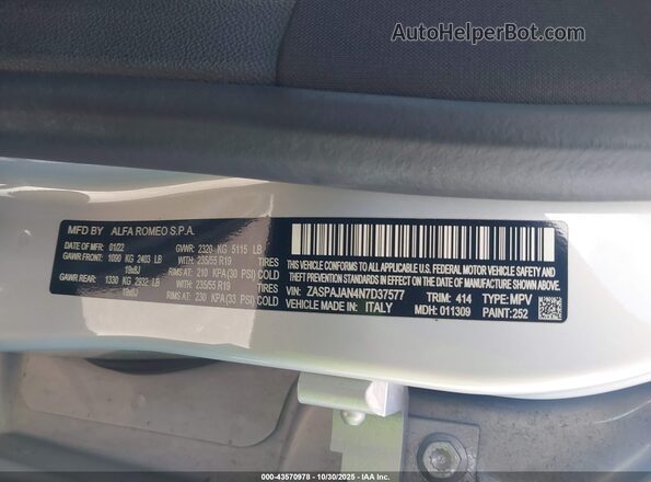 ZASPAJAN4N7D37577 2022 ALFA ROMEO STELVIO Silver Widok komory silnika