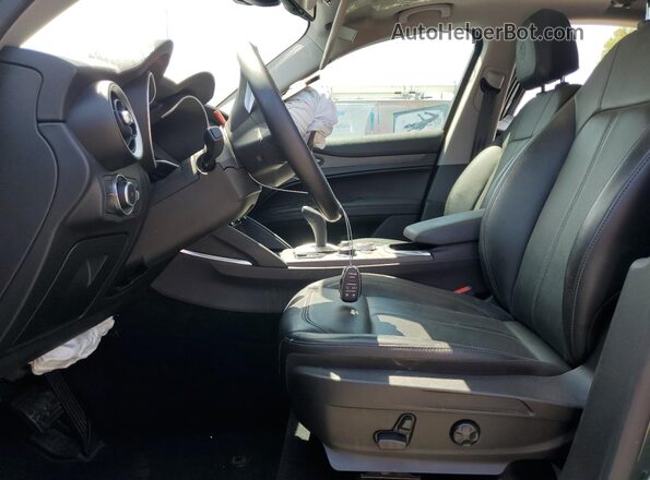 ZASPAKBN1M7D03986 2021 ALFA ROMEO STELVIO Green Front interior view