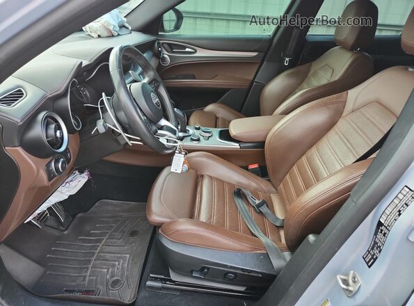 ZASPAKBN2M7D13670 2021 ALFA ROMEO STELVIO Silver Front interior view