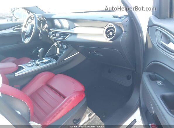 ZASPAKBN3N7D38059 2022 ALFA ROMEO STELVIO White წინა სალონის ხედი