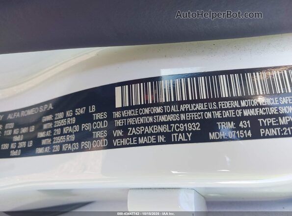 ZASPAKBN6L7C91932 2020 ALFA ROMEO STELVIO White Vista del compartimento del motor