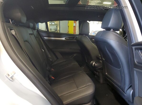 ZASPAKBN6R7D77136 2024 ALFA ROMEO STELVIO Серебряный Вид задней части салона