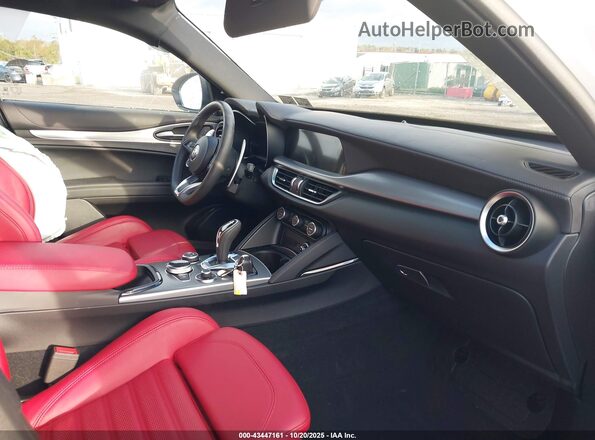 ZASPAKBN8R7D84301 2024 ALFA ROMEO STELVIO White Vista interior delantera