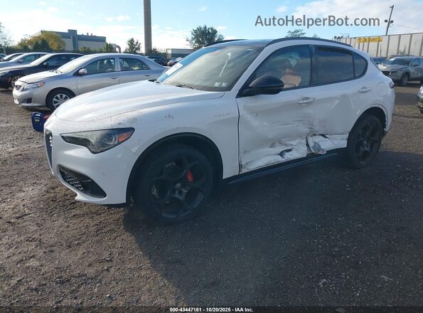 ZASPAKBN8R7D84301 2024 ALFA ROMEO STELVIO White Vista tres cuartos delantera izquierda