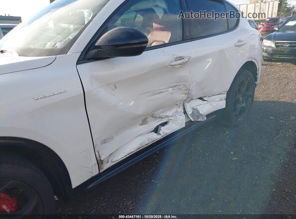 ZASPAKBN8R7D84301 2024 ALFA ROMEO STELVIO White Vista frontal