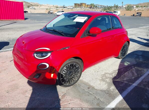 ZFAFFAA40RX220430 2024 FIAT 500E Red Առջևի ձախ երեք քառորդ տեսարան