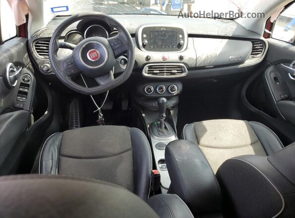 ZFBCFXCB4JP686752 2018 FIAT 500X Красный Вид панели приборов