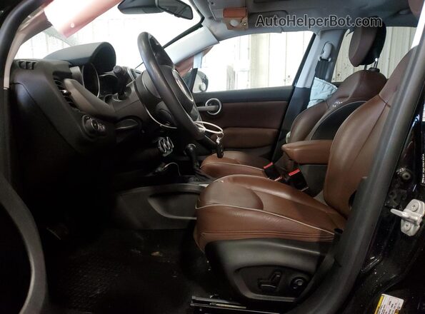 ZFBCFYCB8HP615117 2017 FIAT 500X Черный Вид салона спереди