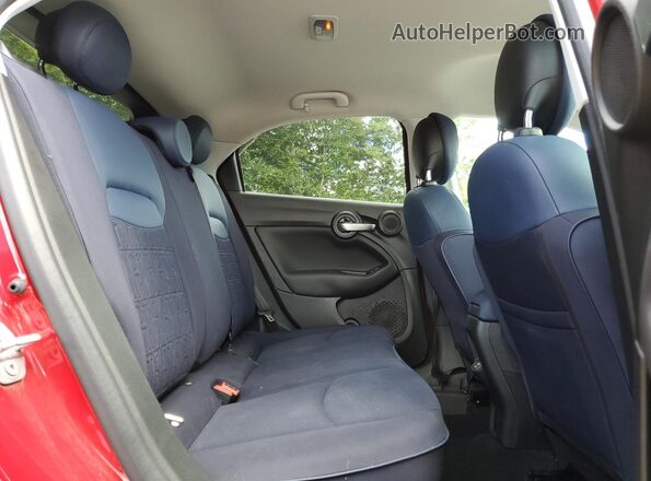 ZFBNF3A16NP975648 2022 FIAT 500X Red უკანა სალონის ხედი