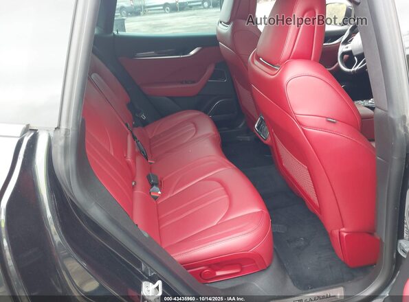 ZN661XUS3JX302174 2018 MASERATI LEVANTE Black Widok naklejki z numerem VIN