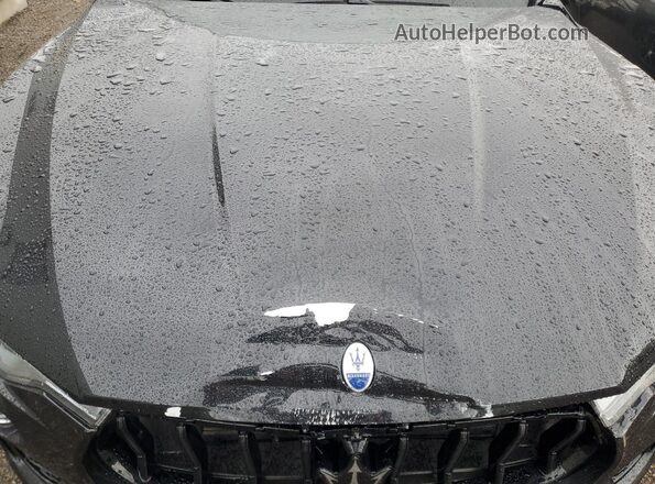 ZN661YUM8NX407127 2022 MASERATI LEVANTE Black Vista del compartimento del motor