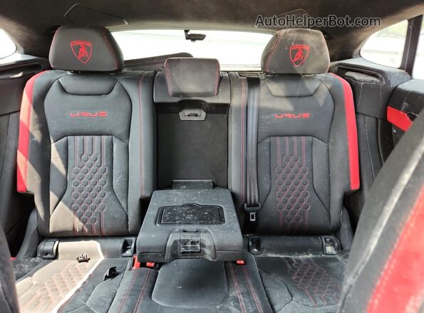 ZPBUB3ZL8RLA33892 2024 LAMBORGHINI URUS Black Widok tylnych siedzeń