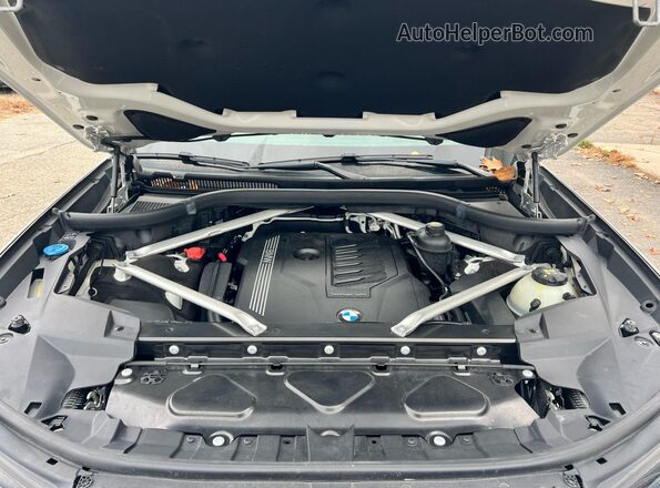 5UXCW2C02L9C39408 2020 BMW X7 White Вид салону спереду
