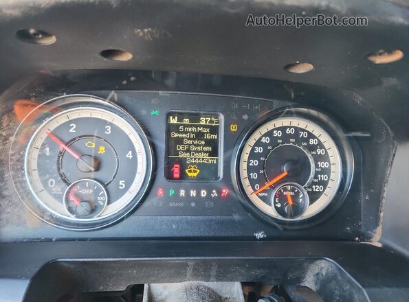 3C6UR5CL0HG529831 2017 RAM 2500 Бордовый Вид задних сидений