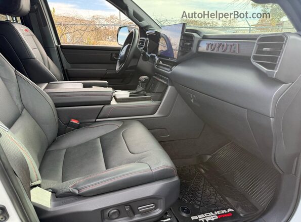 7SVAAABA2RX025764 2024 TOYOTA SEQUOIA White Հետևի տեսք