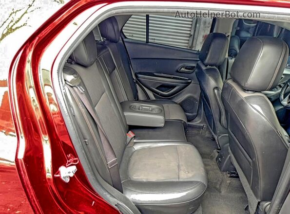 KL7CJPSM2NB530336 2022 CHEVROLET TRAX Красный Вид салона спереди