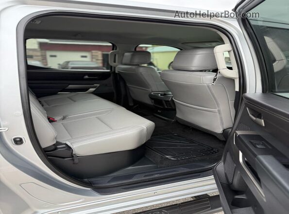 5TFLA5DB2RX178175 2024 TOYOTA TUNDRA Серебряный Вид салона спереди