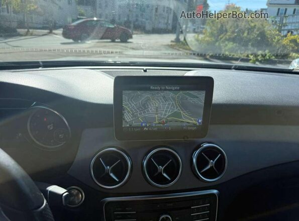 WDCTG4GB8KU004200 2019 MERCEDES-BENZ GLA White Vista interior delantera