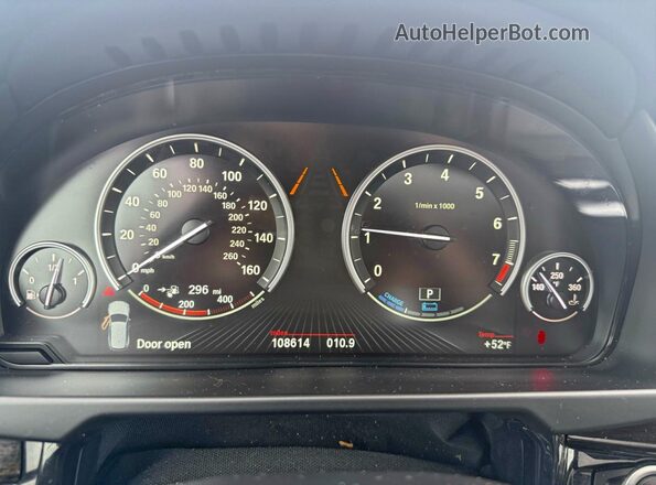 5UXKT0C53J0W02494 2018 BMW X5 White ხელსაწყოთა პანელის ხედი