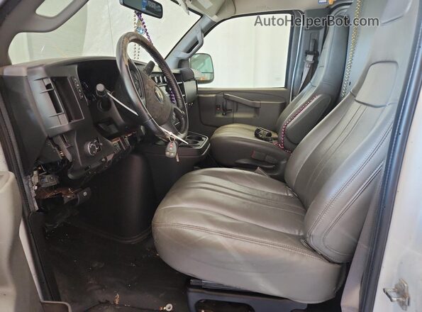 1GCWGAFP1N1174919 2022 CHEVROLET EXPRESS White Dashboard view