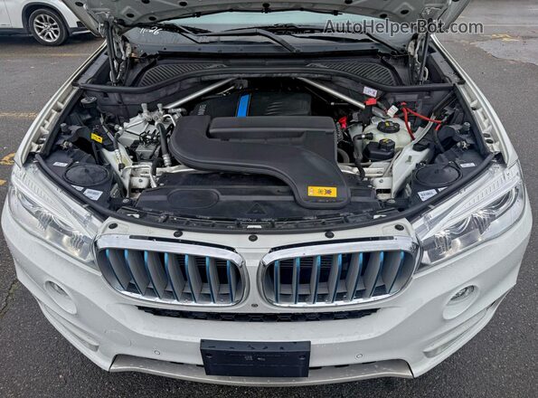 5UXKT0C53J0W02494 2018 BMW X5 White წინა პანელის ხედი